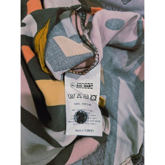 Big Dart Women's Geometric Pattern Blouse  Size: Eur40/US 8 - Picture 4 of 6